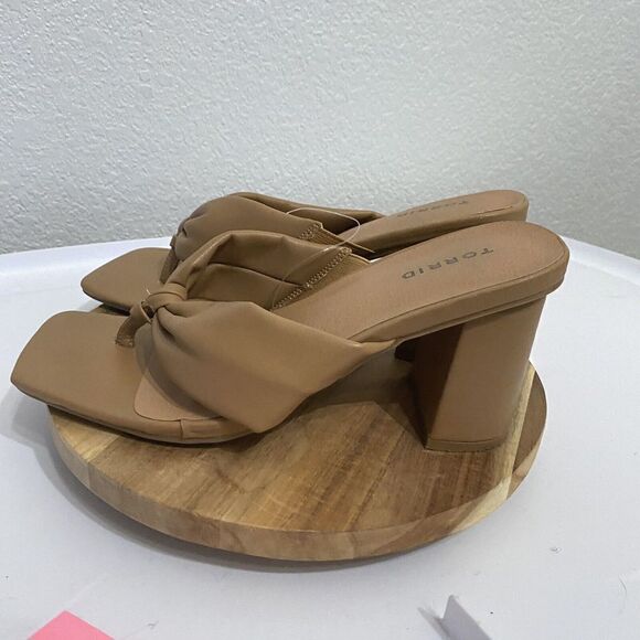 Torrid Womens New Beige Chunky Heel Y2K 90s Thong Heel Sandals Size 7 WW - Picture 9 of 12